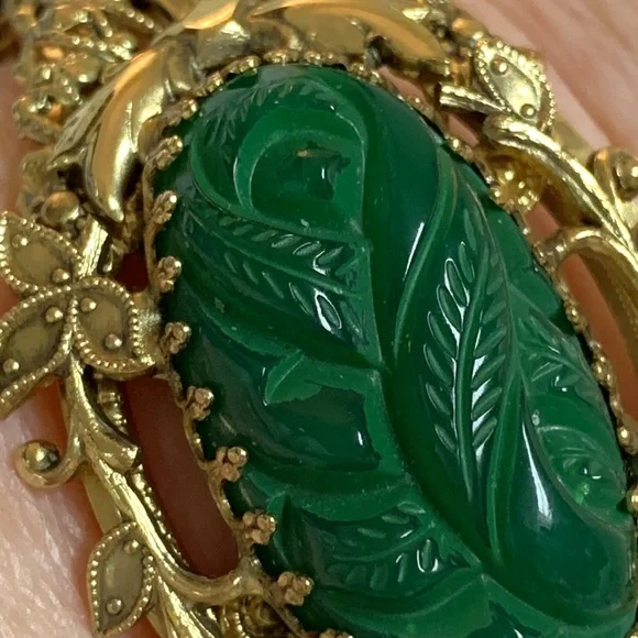 Whiting & Davis Vintage GoldTone Bracelet w/Green Gemstone with a Rose carved in - Picture 5 of 15